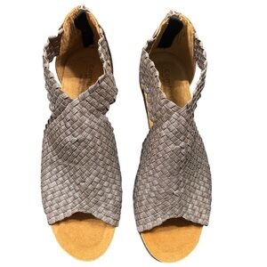 NWOB Comfortiva Alesha Wedge Woven Sandals in Pewter Sz 9